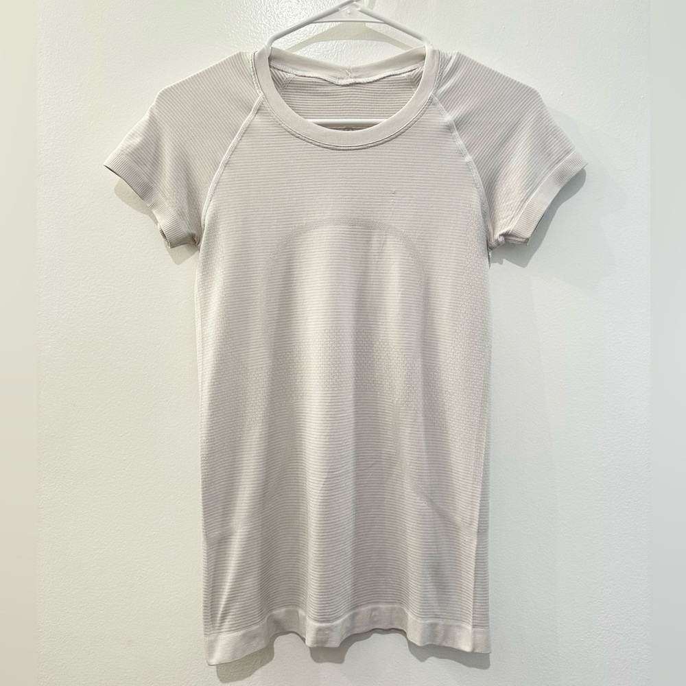Swiftly Tech Short-Sleeve Shirt 2.0
Hip Length
